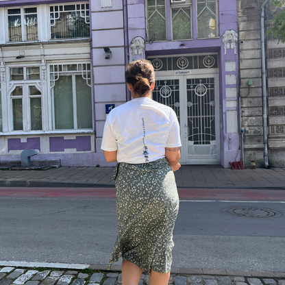 Тениска „Цъфнала и вързала“